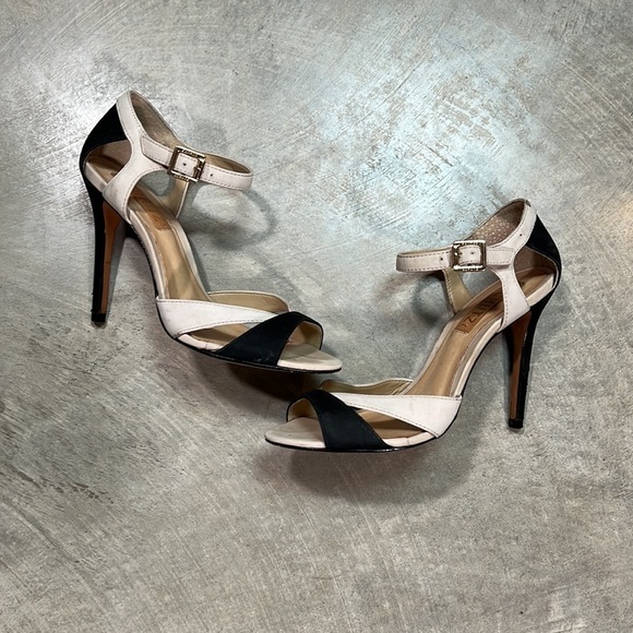 SCHULTZ Beige/Black Heels Size 7B - Picture 2 of 4